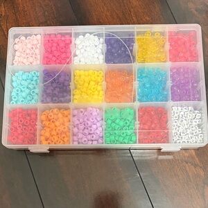 Mondo Llama Colorful Bead Organizer & Assorted Pastel & Bright Beads